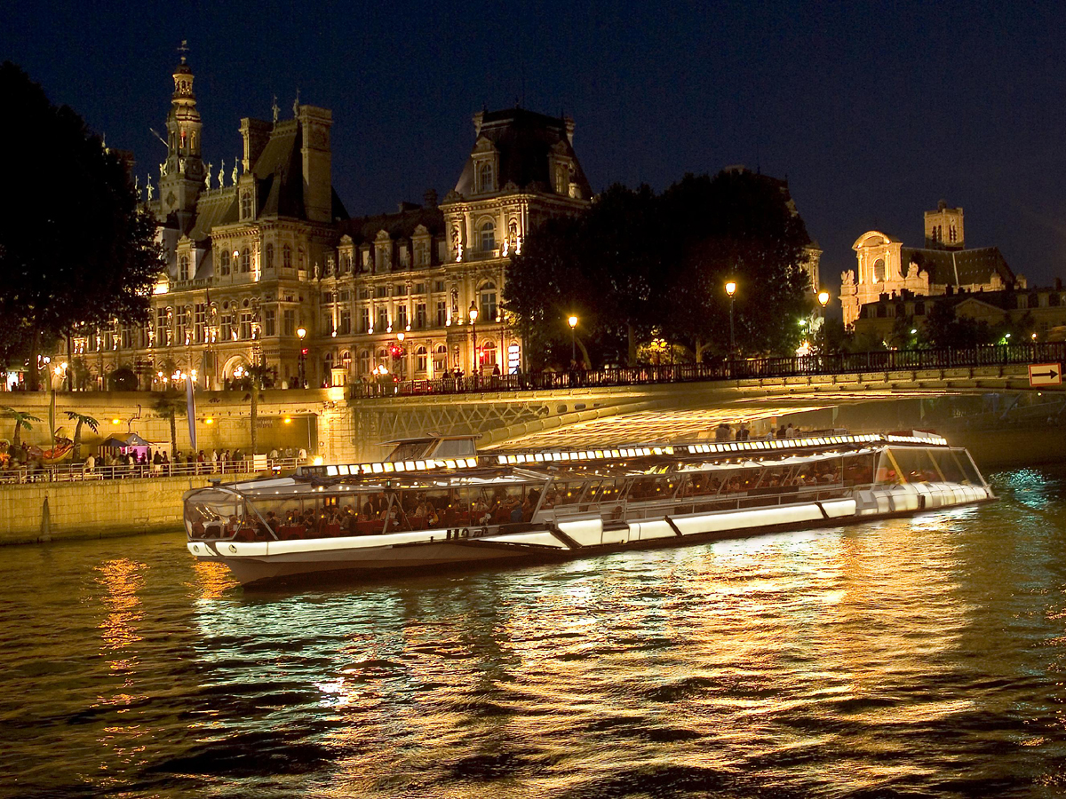 bateaux mouches night cruise